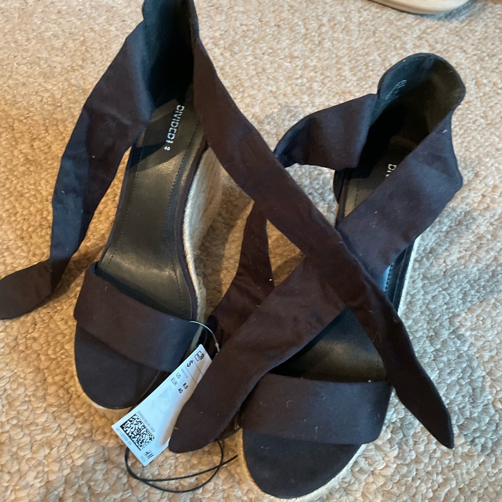 Black Wedges